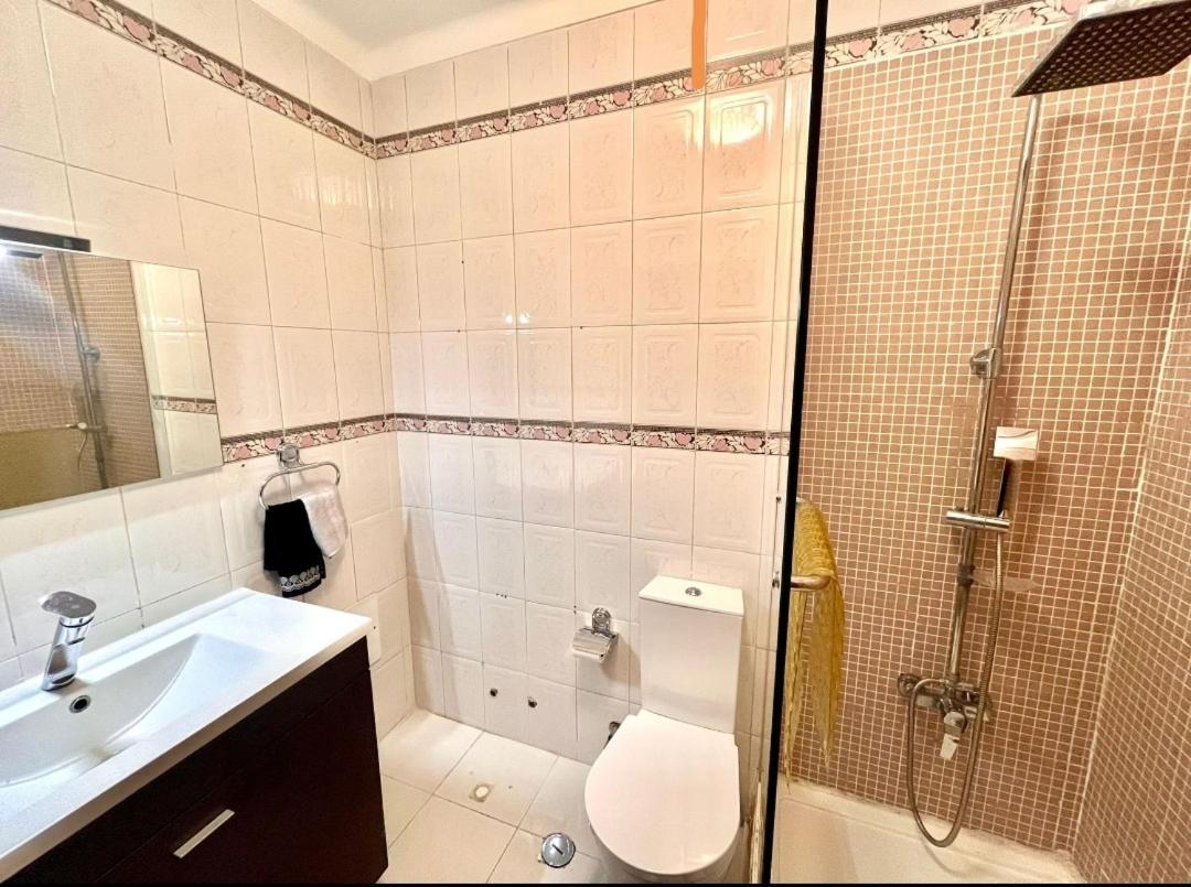 شقة Quarto Boa Localizacao Com Cozinha E Casa De Banho كاباريكا المظهر الخارجي الصورة