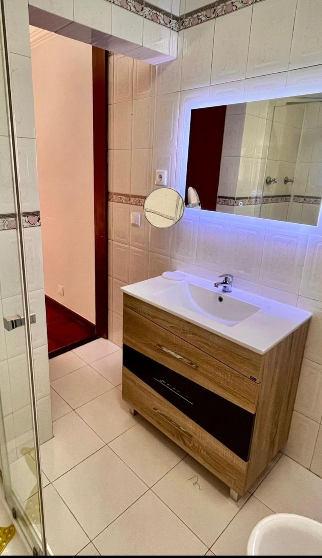 شقة Quarto Boa Localizacao Com Cozinha E Casa De Banho كاباريكا المظهر الخارجي الصورة